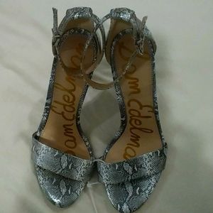 Animal print black Ánd white metallic sandals